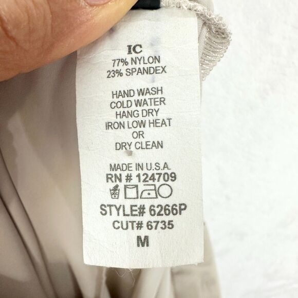 IC By Connie K Button Hem Slim Crops Size Medium Oyster Tan NEW Stretch - Picture 7 of 7